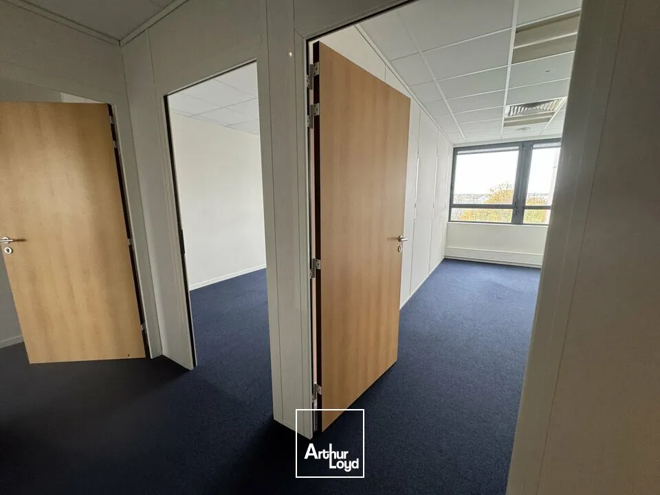 TOURS NORD AERONEF D910 ECHANGEUR A10 - A LOUER BUREAUX 467 M² POSSIBILITE PARKIINGS