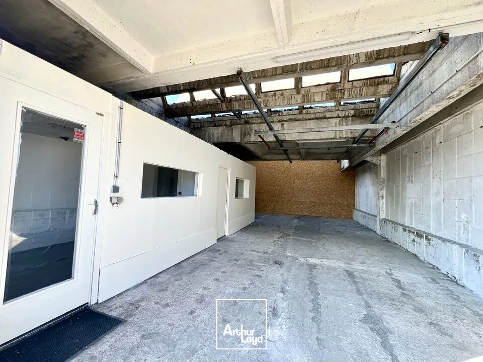 EXCLUSIVITÉ - A LOUER LOCAUX D'ACTIVITÉ DE 100m2 AVEC BUREAU ZONE INDUSTRIELLE ET PORTUAIRE DU HAVRE