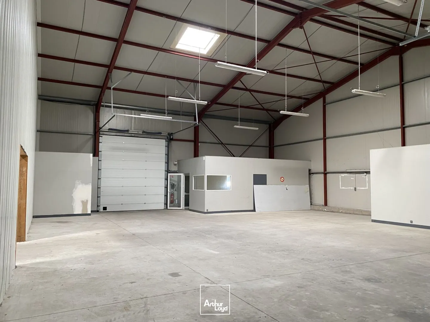 À louer - Local d'activité de 600 m² à Moreuil, proche Amiens et axes autoroutiers