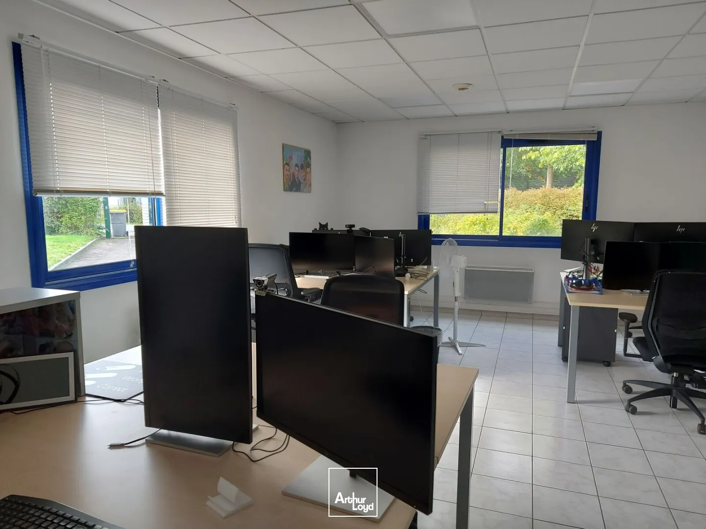 A LOUER LOCATION BUREAUX IMMEUBLE INDEPENDANT TREILLIERES RAGON