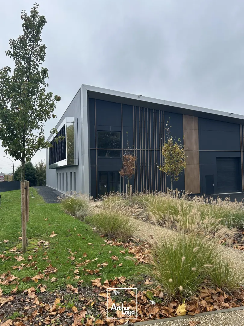 Bâtiment d'activité à louer, Neuville en Ferrain. 