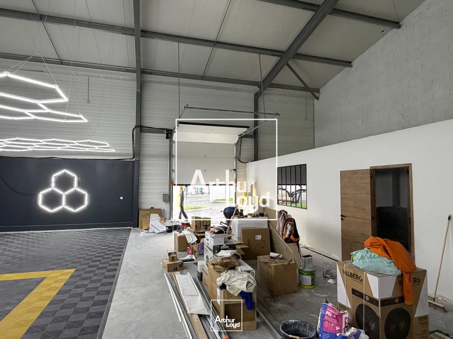 LOCAUX COMMERCIAUX NEUFS - À LOUER - SAINT JORY