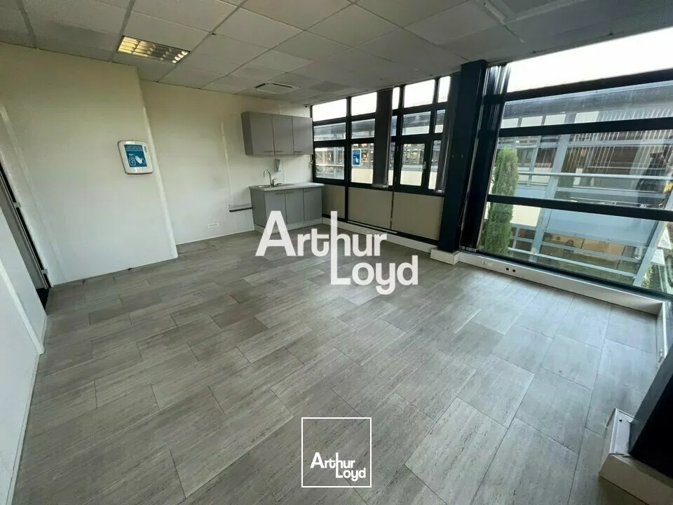 Location de bureaux 861 m² divisibles dès 195 m² - Standing - Sophia Antipolis 