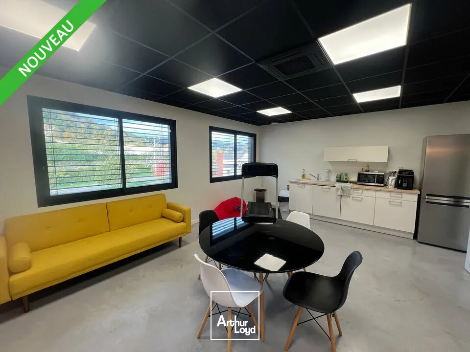 À VENDRE  PLATEAU DE BUREAUX MODERNES 253 m²  GUILHERAND-GRANGES (07)