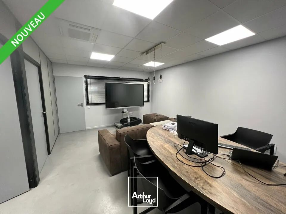 À VENDRE  PLATEAU DE BUREAUX MODERNES 253 m²  GUILHERAND-GRANGES (07)