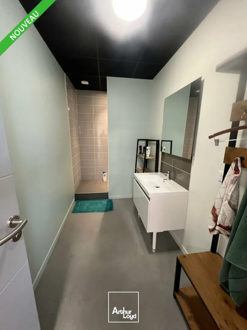 À VENDRE  PLATEAU DE BUREAUX MODERNES 253 m²  GUILHERAND-GRANGES (07)