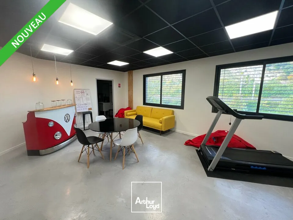 À VENDRE  PLATEAU DE BUREAUX MODERNES 253 m²  GUILHERAND-GRANGES (07)