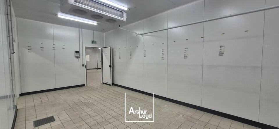 Bâtiment d'activité dédié à l'industrie agroalimentaire et à la logistique sous température dirigée