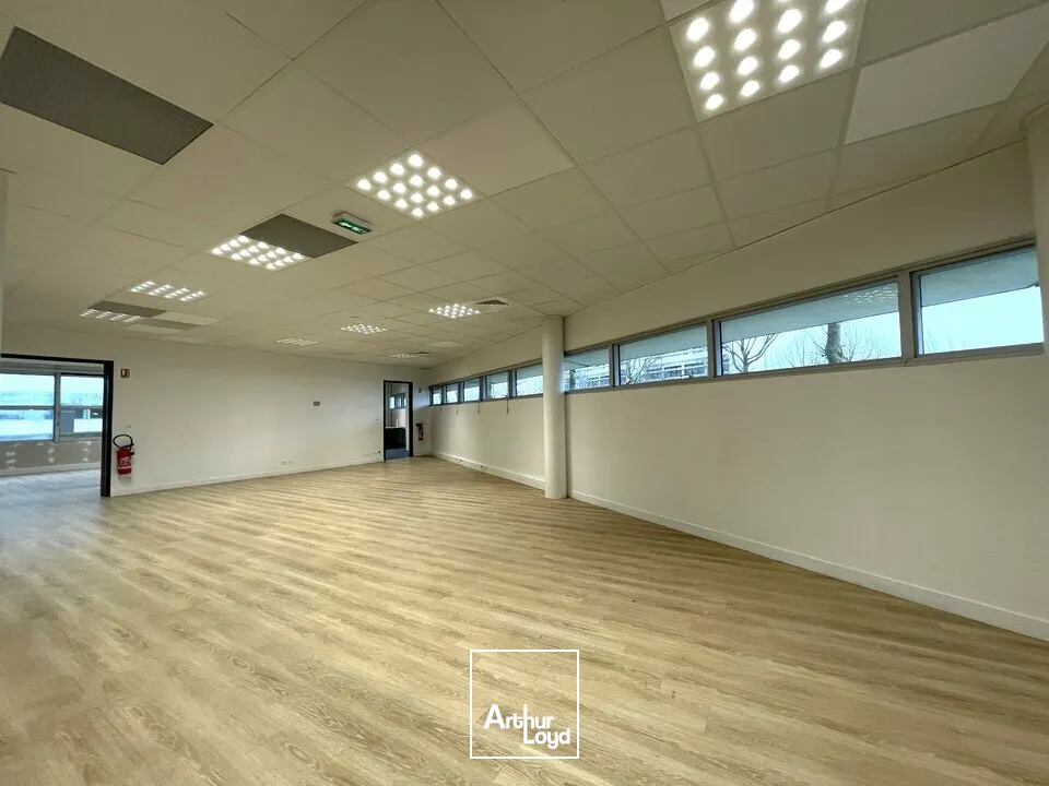 TECHNOPOLE DU FUTUROSCOPE - BUREAUX A LOUER 159m² - GRAND OPENSPACE - GRAND POITIERS 