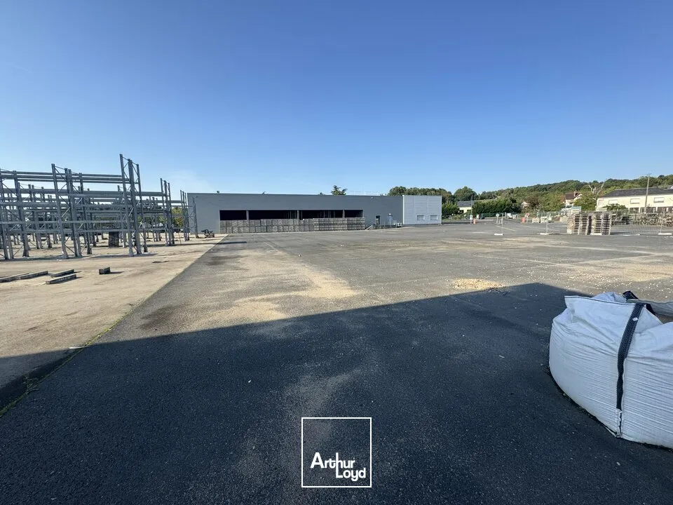 YZEURES-SUR-CREUSE BÂTIMENT D'ACTIVITES A VENDRE 1 052 M² TERRAIN 13 458 M²