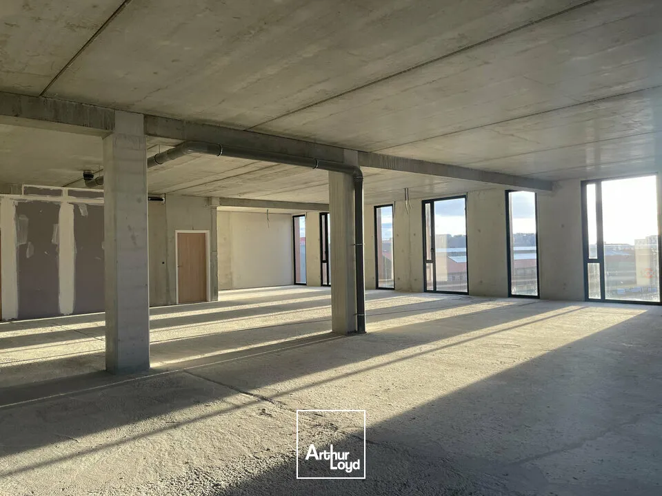 À VENDRE - LE HAVRE / ENTRÉE DE VILLE - BUREAUX - 514 m² - TERRASSE 100 m² 