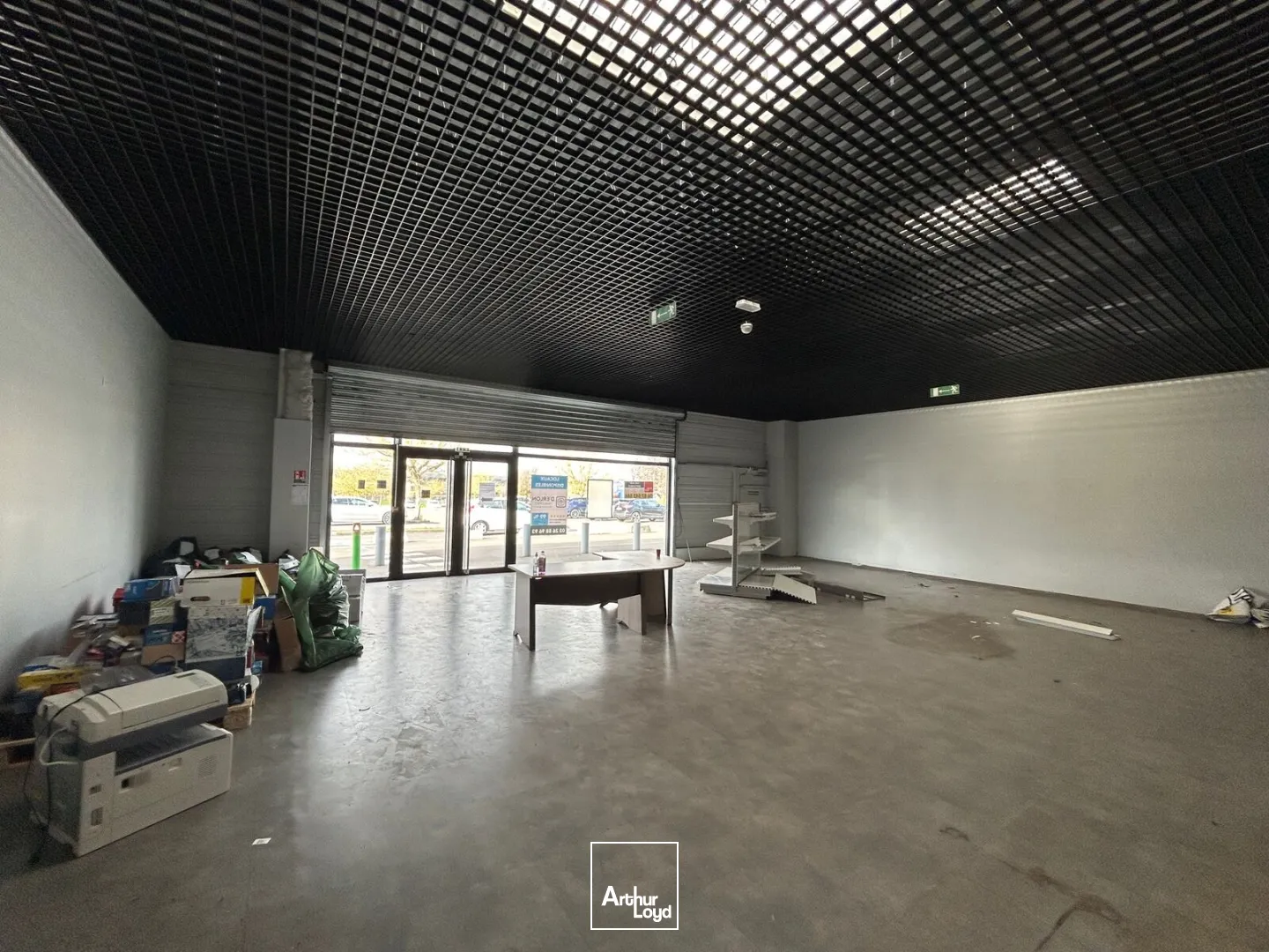 LOCAL COMMERCXIAL A LOUER - 370 M2 - LAON-CHAMBRY