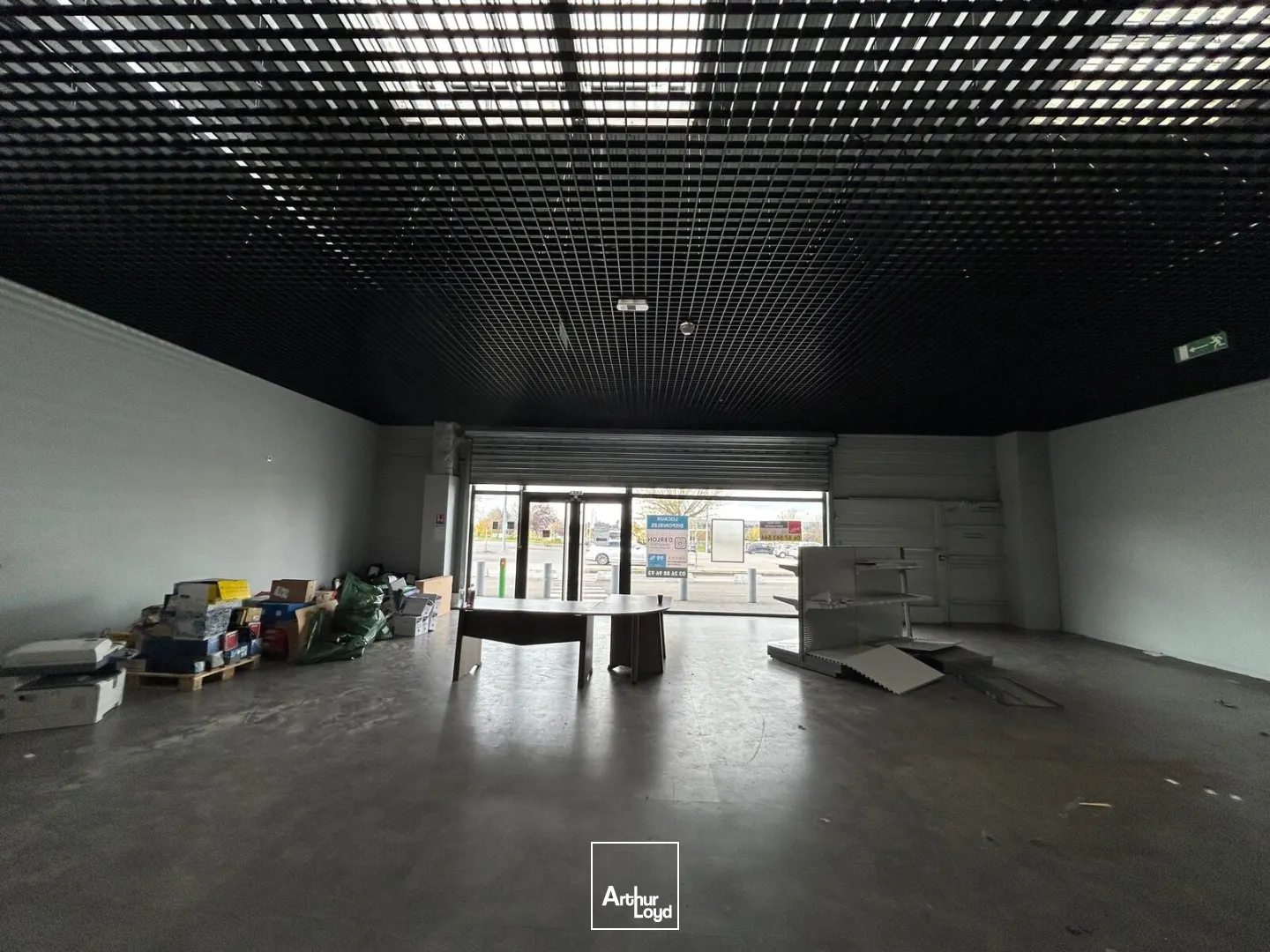 LOCAL COMMERCXIAL A LOUER - 370 M2 - LAON-CHAMBRY