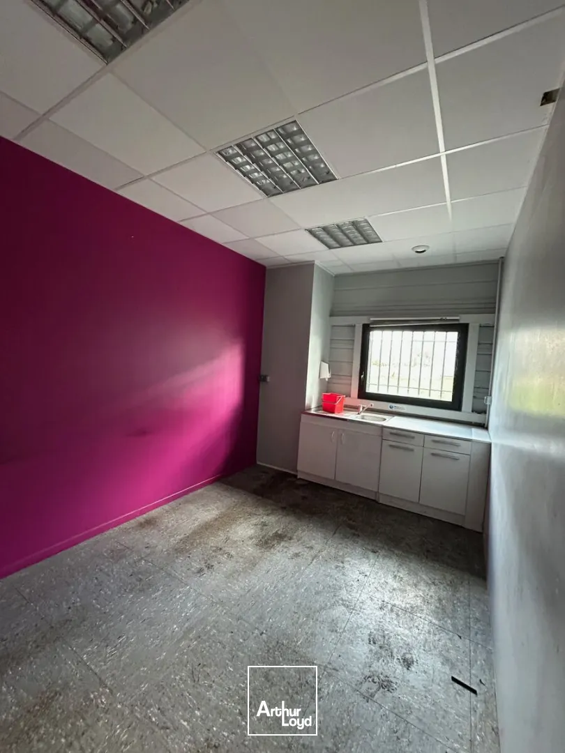 LOCAL COMMERCXIAL A LOUER - 370 M2 - LAON-CHAMBRY