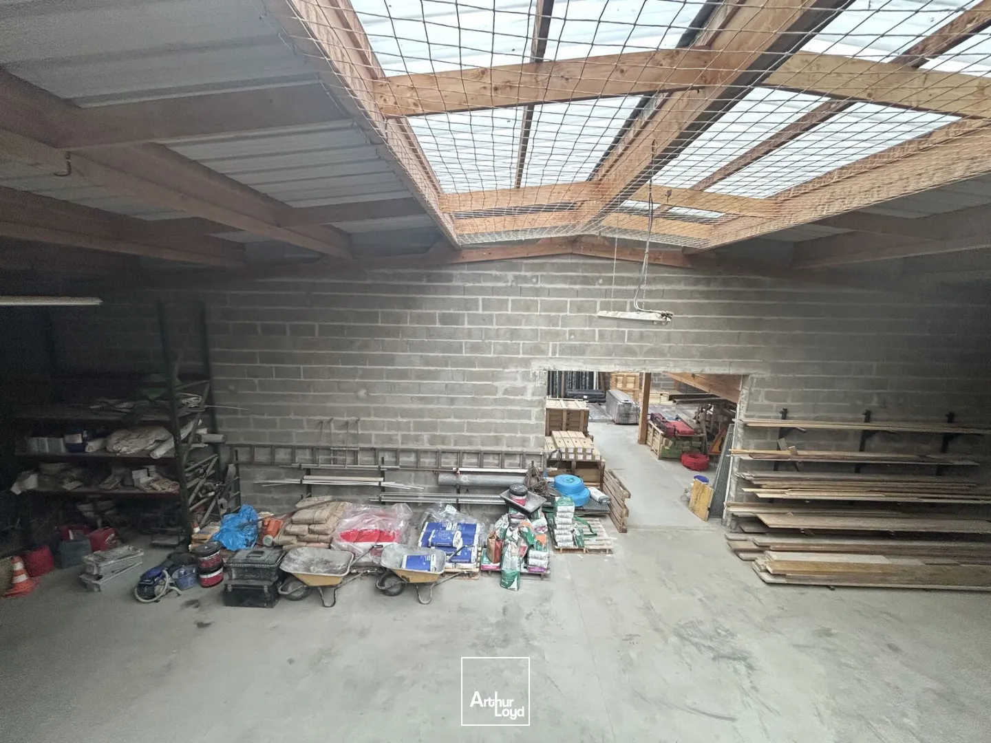 A LOUER - STOCKAGE - BUREAUX - ZONE ACTIVITES - PONTCHATEAU - 600 :2 - 300 m2