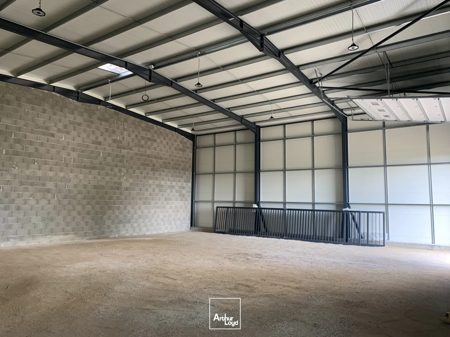 Cellule artisanale à louer - Meung sur Loire - 330 m2 - Périphérie Ouest Orléans Métropole