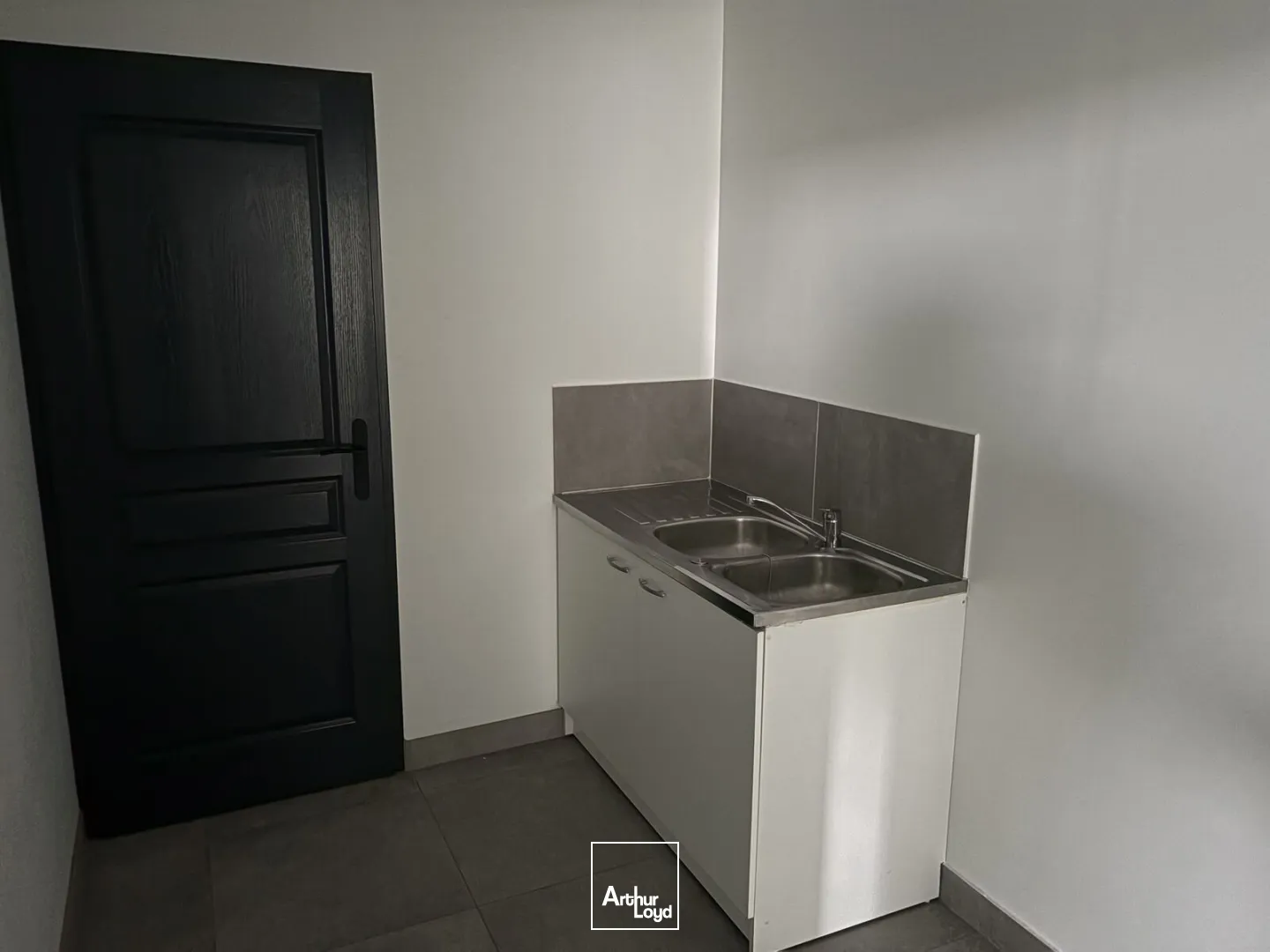 Cellule artisanale à louer - Meung sur Loire - 330 m2 - Périphérie Ouest Orléans Métropole