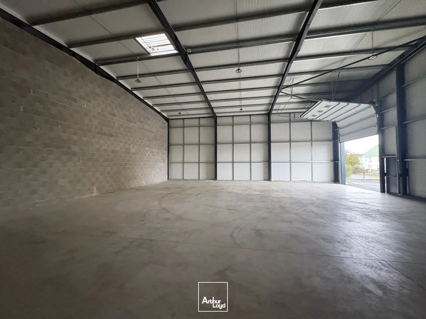 Cellule artisanale à louer - Meung sur Loire - 330 m2 - Périphérie Ouest Orléans Métropole