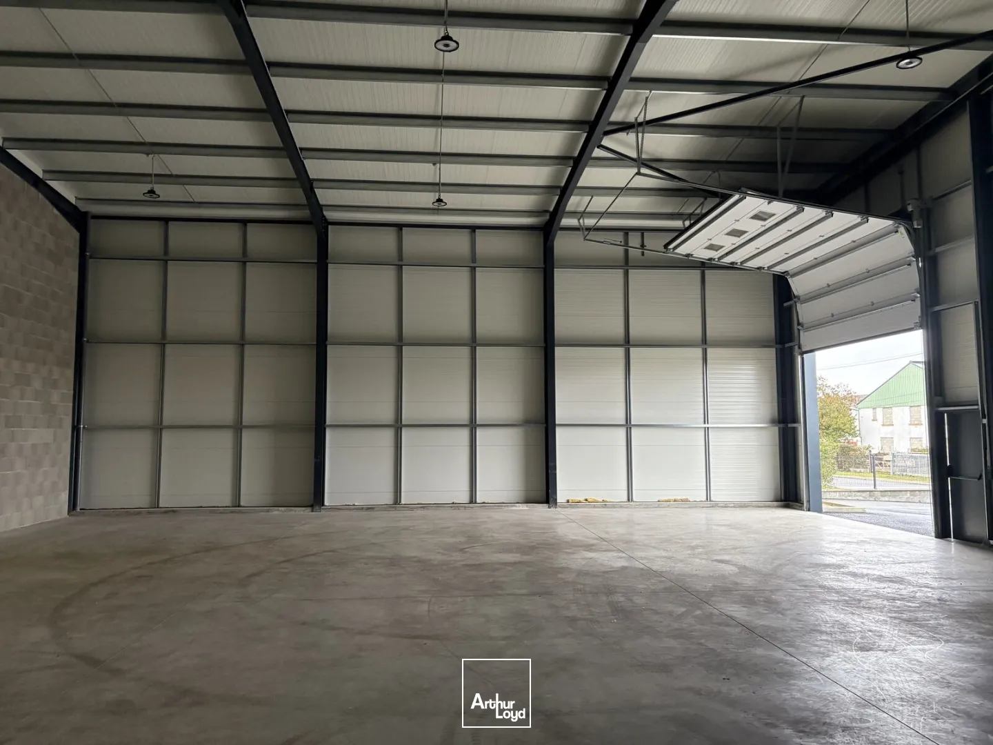 Cellule artisanale à louer - Meung sur Loire - 330 m2 - Périphérie Ouest Orléans Métropole