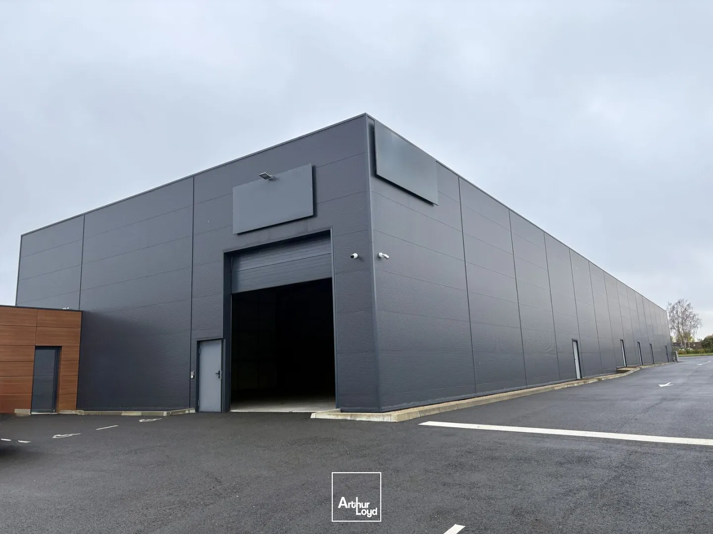 Cellule artisanale à louer - Meung sur Loire - 330 m2 - Périphérie Ouest Orléans Métropole