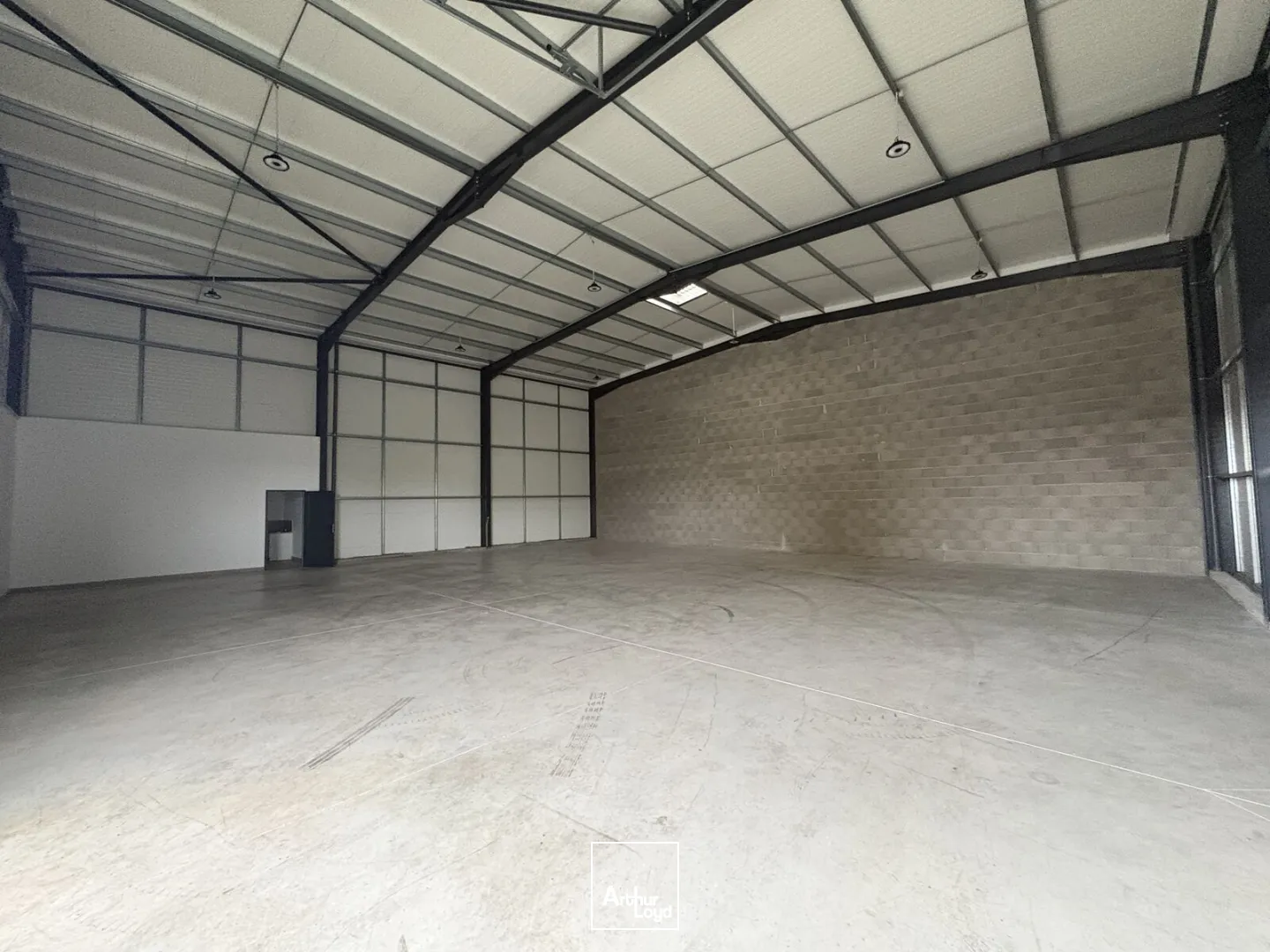 Cellule artisanale à louer - Meung sur Loire - 330 m2 - Périphérie Ouest Orléans Métropole