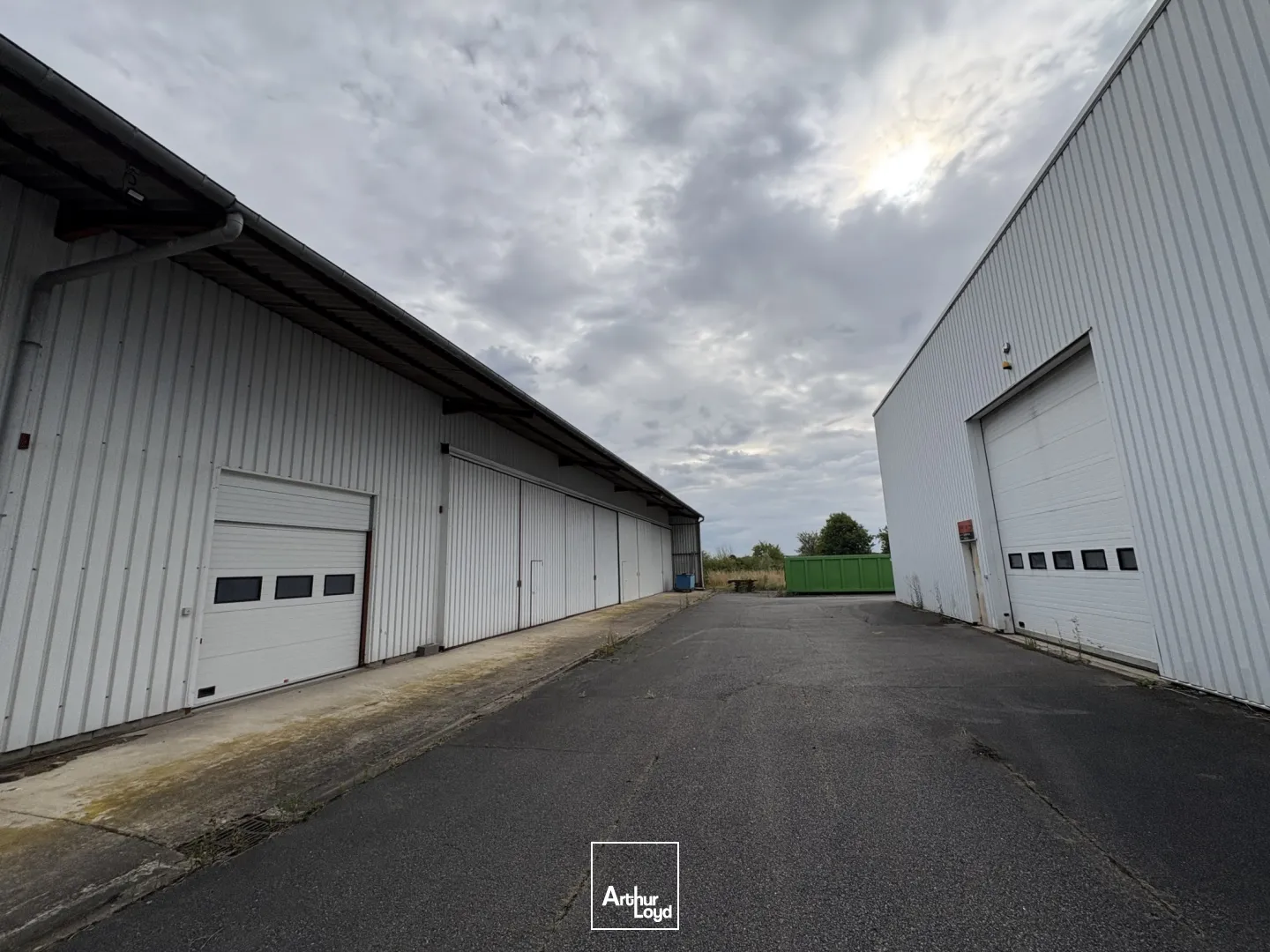 À vendre - Ensemble immobilier à usage industriel et commercial à Châtillon-sur-Loire (45)