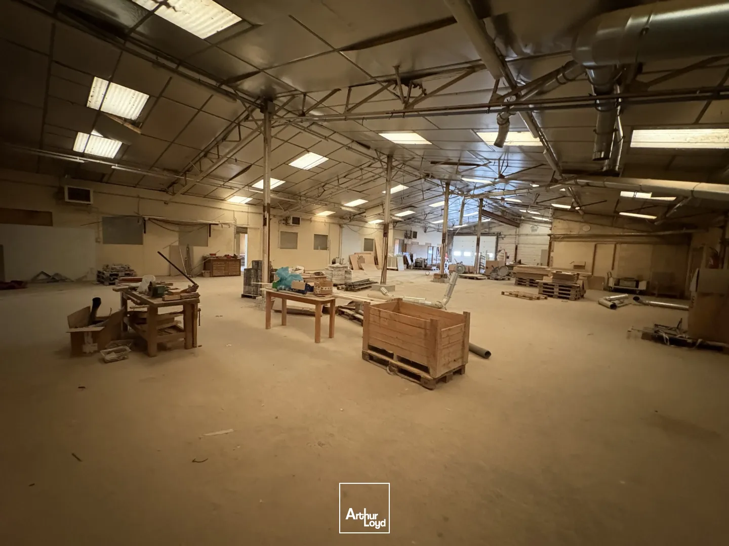 À vendre - Ensemble immobilier à usage industriel et commercial à Châtillon-sur-Loire (45)