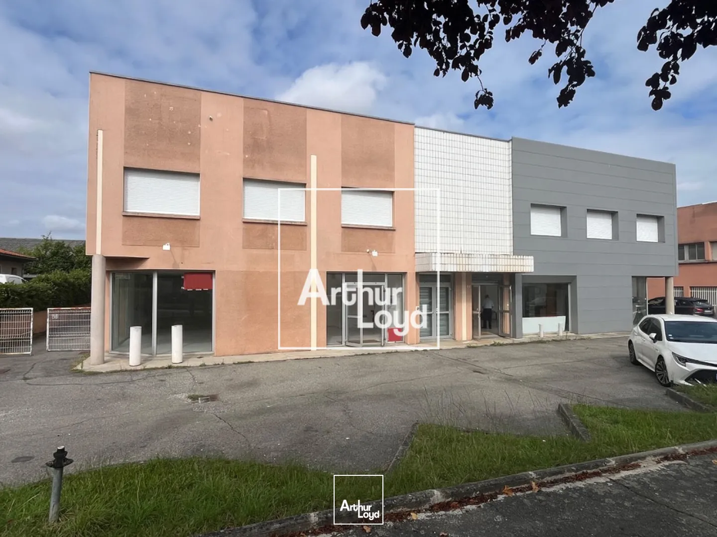 LOCAUX D'ACTIVITÉS AVEC VITRINE - À LA LOCATION - TOULOUSE ST ORENS