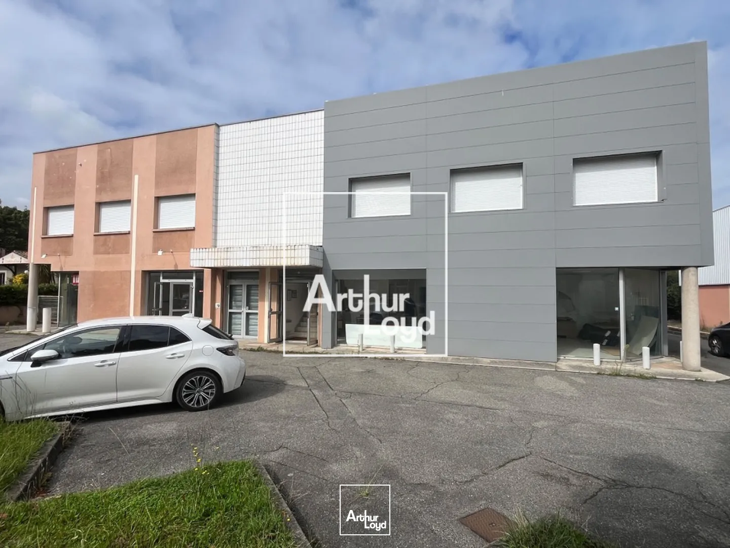 LOCAUX D'ACTIVITÉS AVEC VITRINE - À LA LOCATION - TOULOUSE ST ORENS