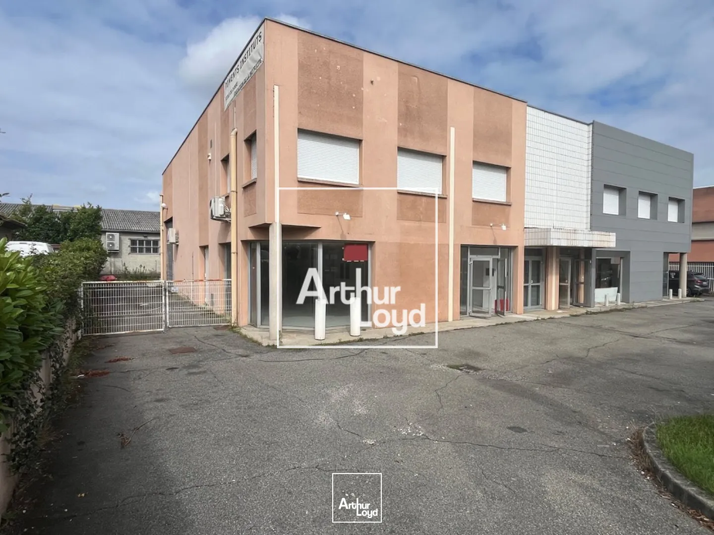 LOCAUX D'ACTIVITÉS AVEC VITRINE - À LA LOCATION - TOULOUSE ST ORENS