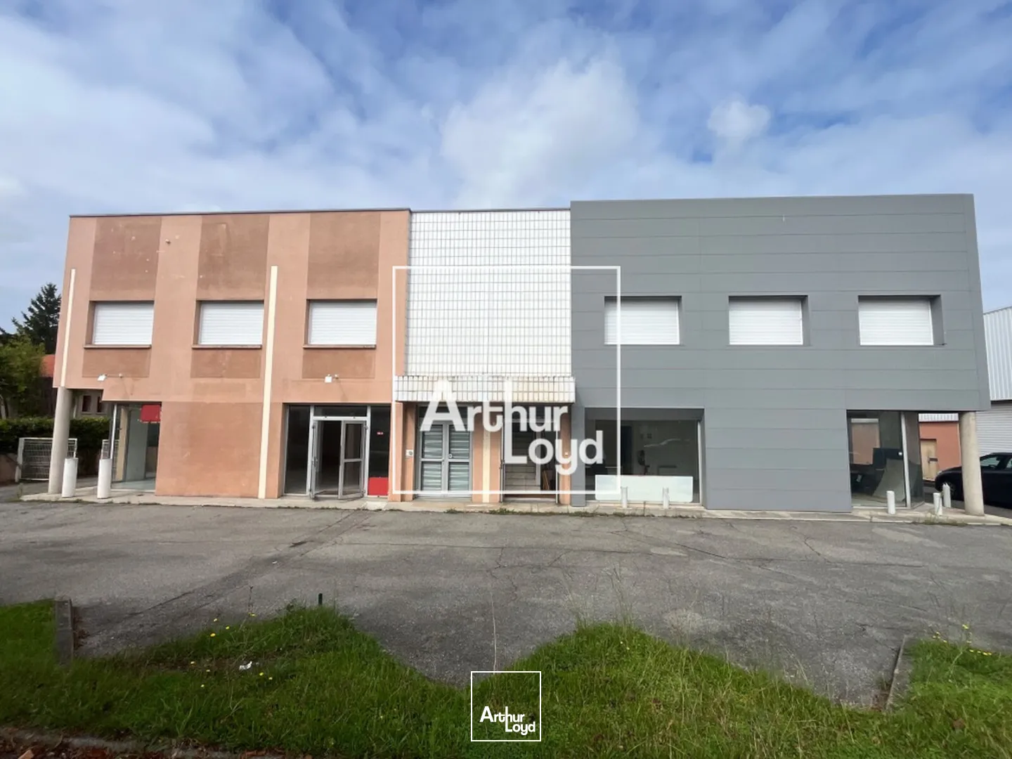 LOCAUX D'ACTIVITÉS AVEC VITRINE - À LA LOCATION - TOULOUSE ST ORENS