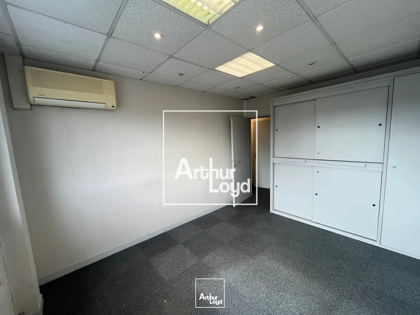 LOCAUX D'ACTIVITÉS AVEC VITRINE - À LA LOCATION - TOULOUSE ST ORENS