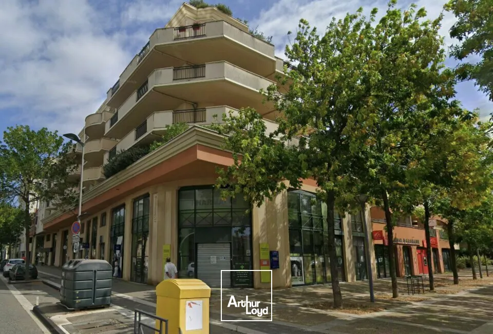 À LOUER  LOCAL COMMERCIAL  VALENCE