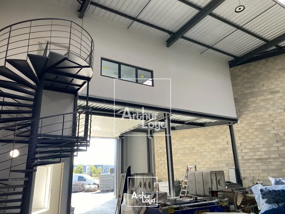 SAINT PIERRE DU PERRAY LOCAUX A LOUER