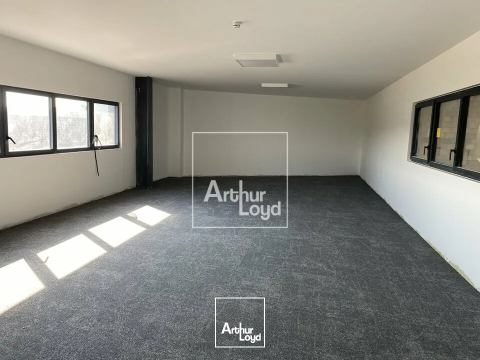 SAINT PIERRE DU PERRAY LOCAUX A LOUER