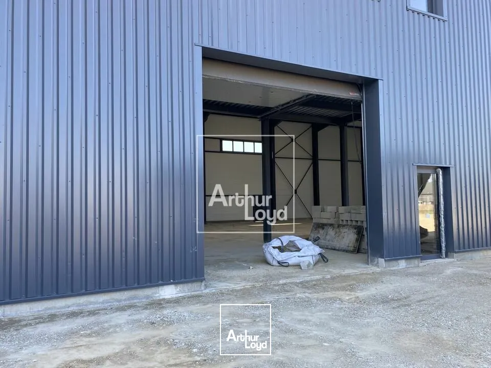 SAINT PIERRE DU PERRAY LOCAUX A LOUER