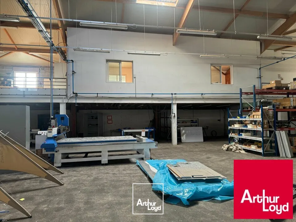 A LOUER - Bel entrepôt fonctionnel proche de Biarritz, alliant volume, luminosité et confort !