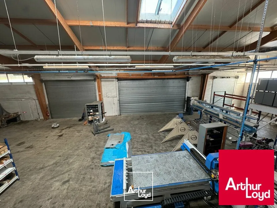 A LOUER - Bel entrepôt fonctionnel proche de Biarritz, alliant volume, luminosité et confort !