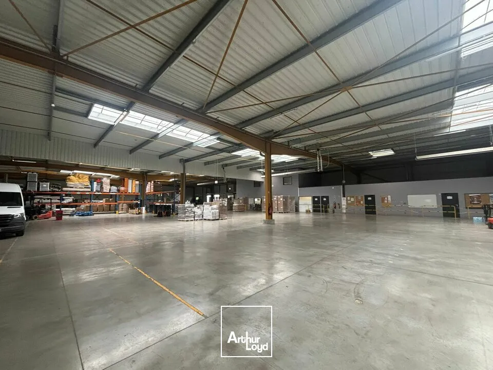 LOCAL LOGISTIQUE 2 000M² - A LOUER - LA ROCHE / YON NORD
