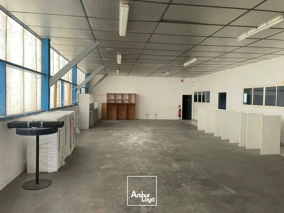 LOCAL D'ACTIVITÉ DE 376M² À LA LOCATION  MONTAIGU-VENDÉE 