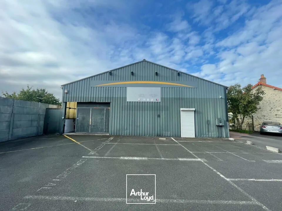 LOCAL D'ACTIVITÉ DE 376M² À LA LOCATION  MONTAIGU-VENDÉE 