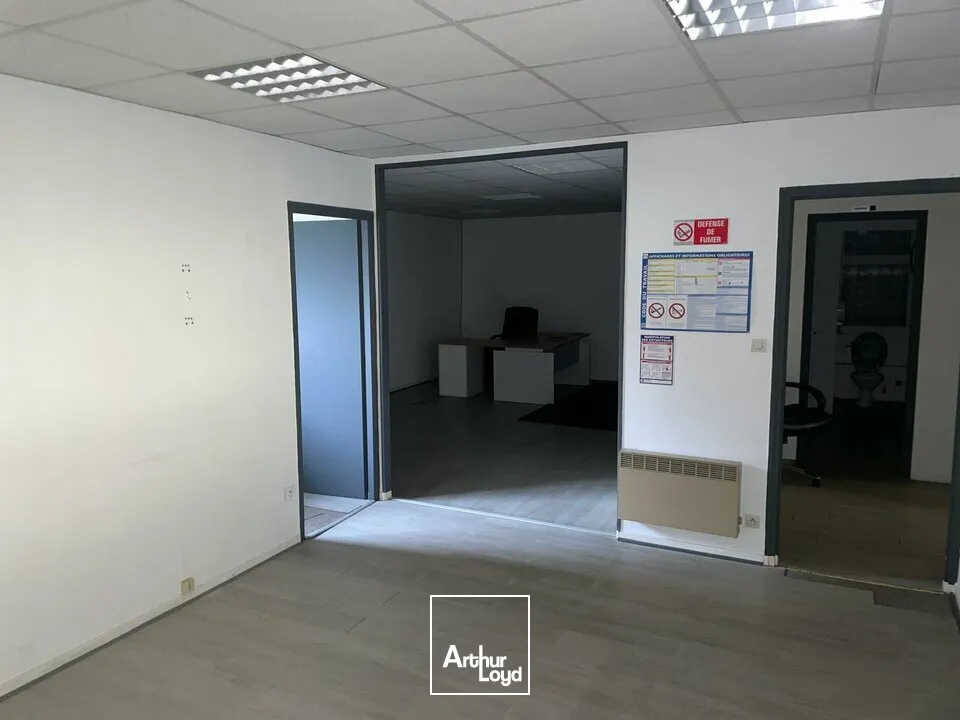 LOCAL D'ACTIVITÉ DE 376M² À LA LOCATION  MONTAIGU-VENDÉE 