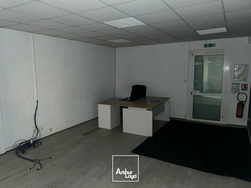 LOCAL D'ACTIVITÉ DE 376M² À LA LOCATION  MONTAIGU-VENDÉE 