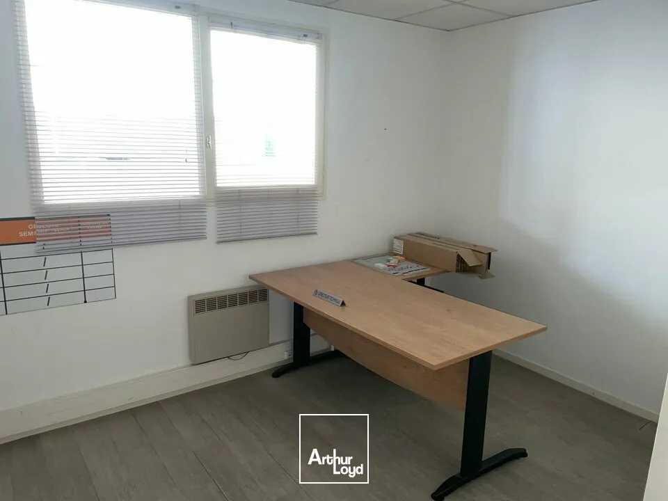 LOCAL D'ACTIVITÉ DE 376M² À LA LOCATION  MONTAIGU-VENDÉE 