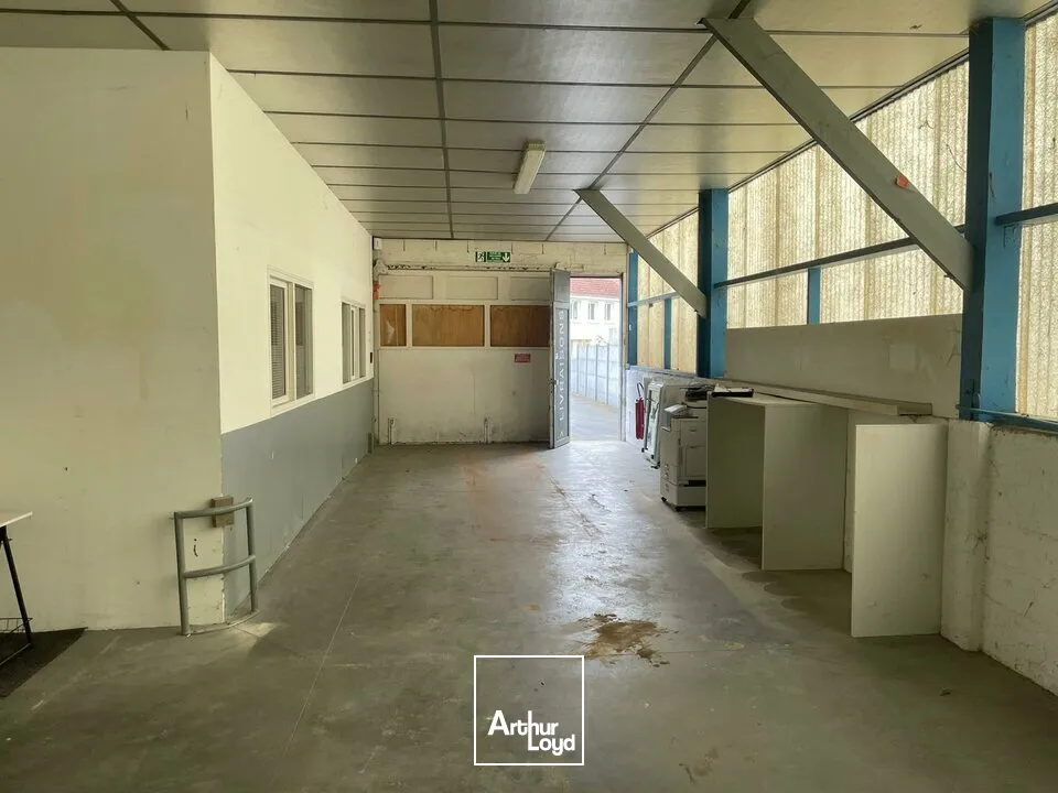 LOCAL D'ACTIVITÉ DE 376M² À LA LOCATION  MONTAIGU-VENDÉE 