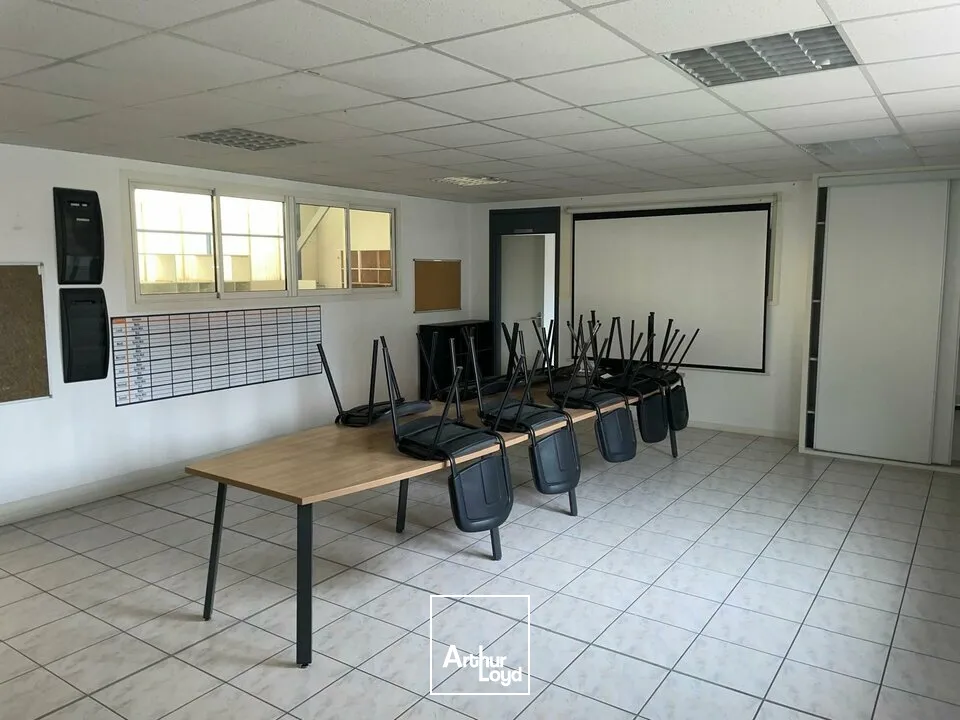 LOCAL D'ACTIVITÉ DE 376M² À LA LOCATION  MONTAIGU-VENDÉE 