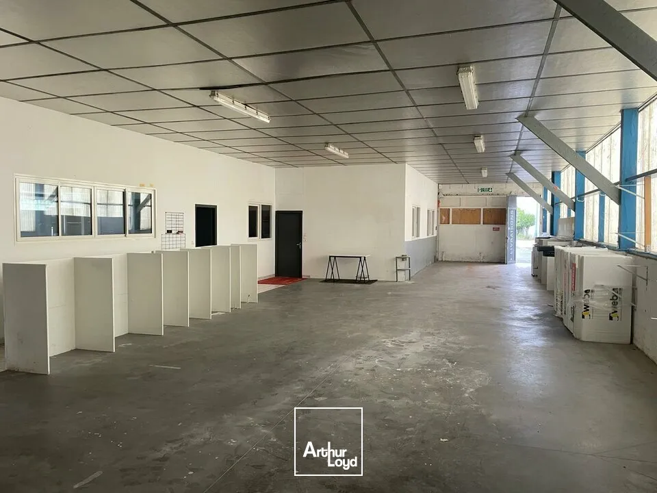 LOCAL D'ACTIVITÉ DE 376M² À LA LOCATION  MONTAIGU-VENDÉE 