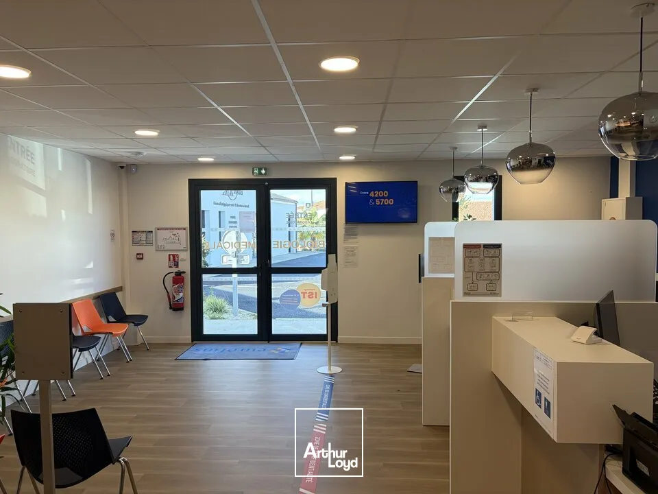 IMPLANTEZ VOTRE ENTREPRISE DANS UN BÂTIMENT DE BUREAUX MODERNE AU CUR DE CHAURAY !