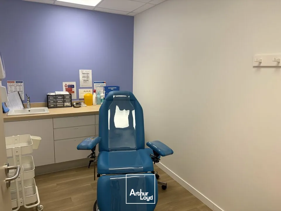 IMPLANTEZ VOTRE ENTREPRISE DANS UN BÂTIMENT DE BUREAUX MODERNE AU CUR DE CHAURAY !