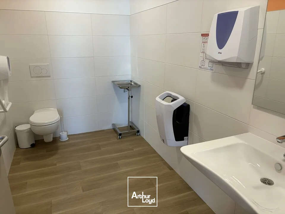 IMPLANTEZ VOTRE ENTREPRISE DANS UN BÂTIMENT DE BUREAUX MODERNE AU CUR DE CHAURAY !